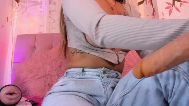 Image 10 of geraldinesuaan Stream on Chaturbate on 12 months ago