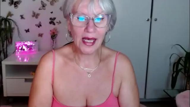 Image 2 of ghertrudequeen Stream on Chaturbate on 5 months ago