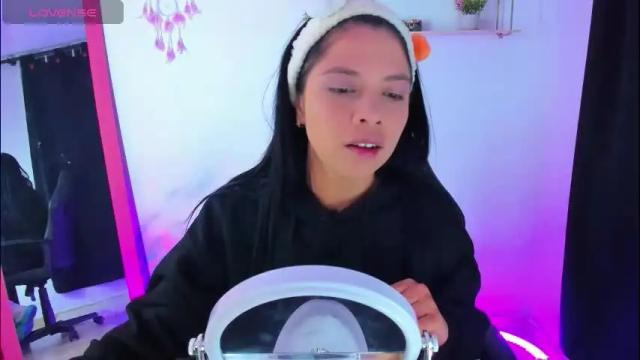 Image 3 of gia_contii Stream on Chaturbate on 1 month ago