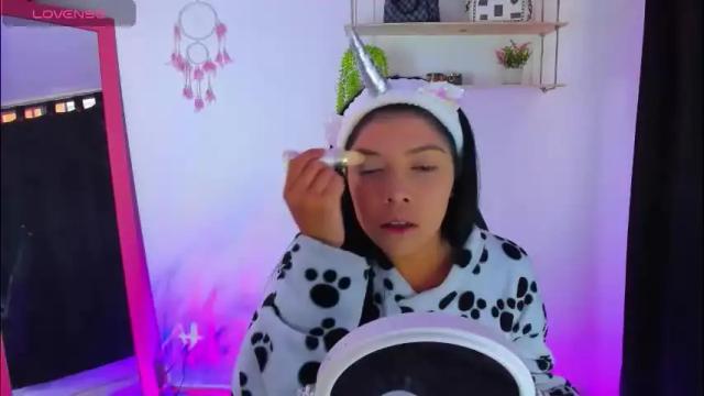 Image 2 of gia_contii Stream on Chaturbate on 1 month ago