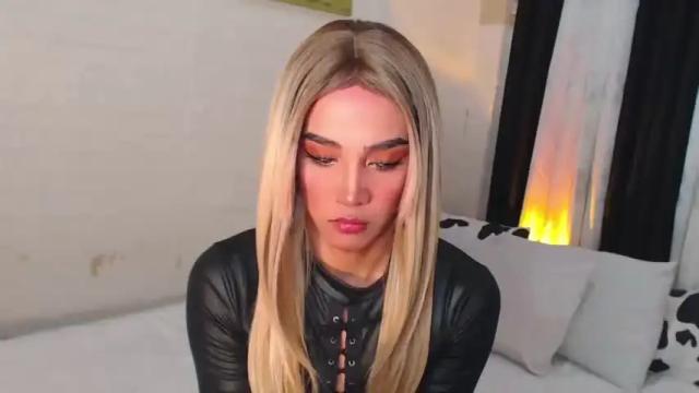 Image 11 of gia_derza18 Stream on Chaturbate on 15 months ago