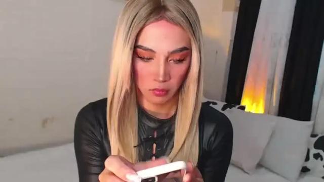 Image 12 of gia_derza18 Stream on Chaturbate on 15 months ago