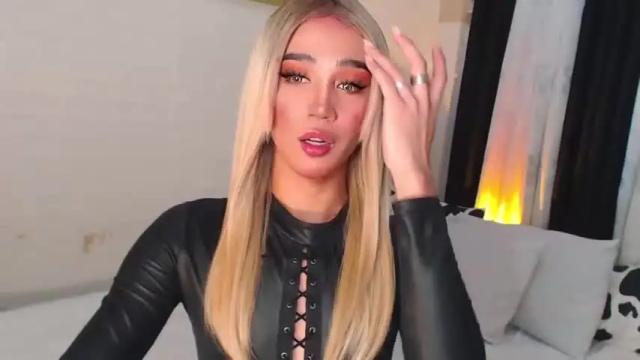 Image 2 of gia_derza18 Stream on Chaturbate on 15 months ago