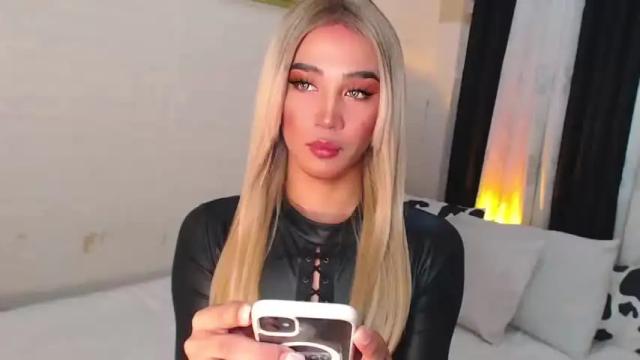 Image 6 of gia_derza18 Stream on Chaturbate on 15 months ago