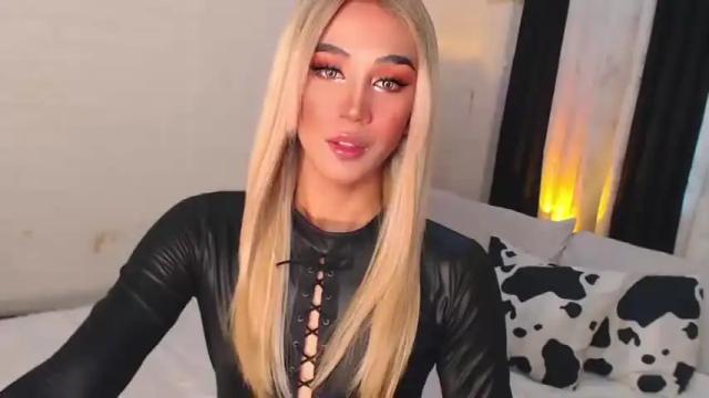 Image 8 of gia_derza18 Stream on Chaturbate on 15 months ago