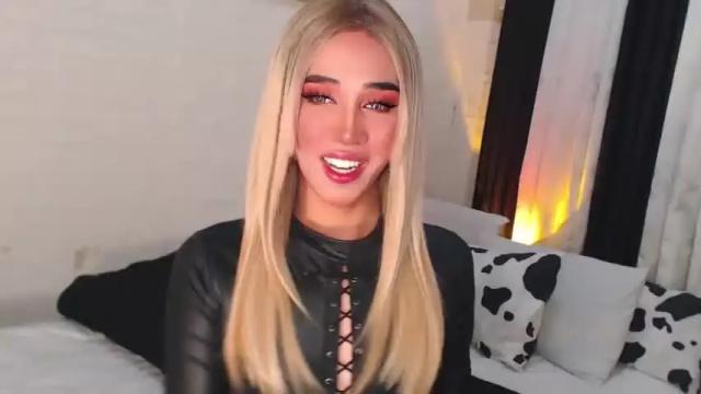 Image 11 of gia_derza18 Stream on Chaturbate on 15 months ago