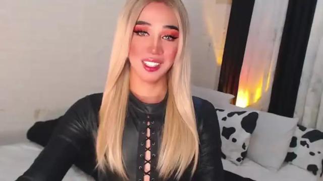 Image 3 of gia_derza18 Stream on Chaturbate on 15 months ago