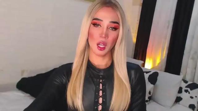 Image 7 of gia_derza18 Stream on Chaturbate on 15 months ago