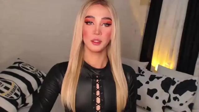 Image 11 of gia_derza18 Stream on Chaturbate on 15 months ago