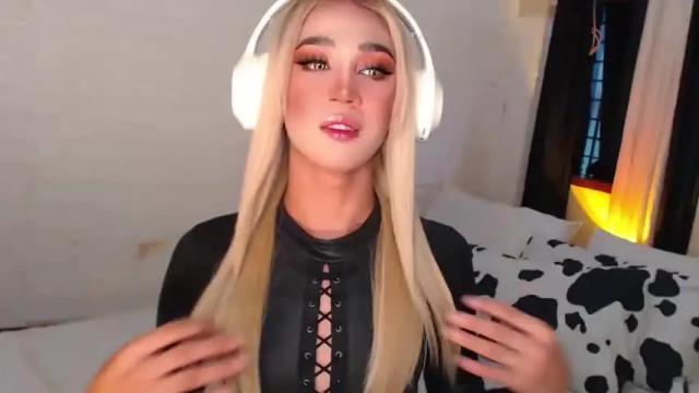 Image 11 of gia_derza18 Stream on Chaturbate on 14 months ago