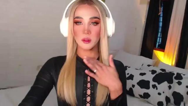 Image 12 of gia_derza18 Stream on Chaturbate on 14 months ago