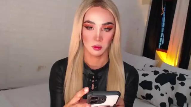 Image 7 of gia_derza18 Stream on Chaturbate on 14 months ago