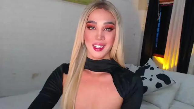 Image 11 of gia_derza18 Stream on Chaturbate on 14 months ago