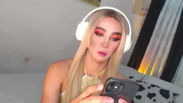 Image 10 of gia_derza18 Stream on Chaturbate on 16 months ago