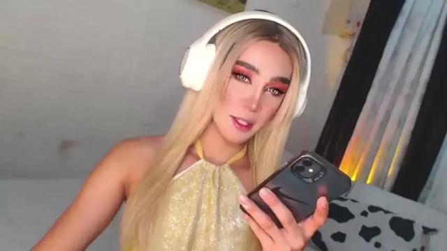 Image 11 of gia_derza18 Stream on Chaturbate on 16 months ago