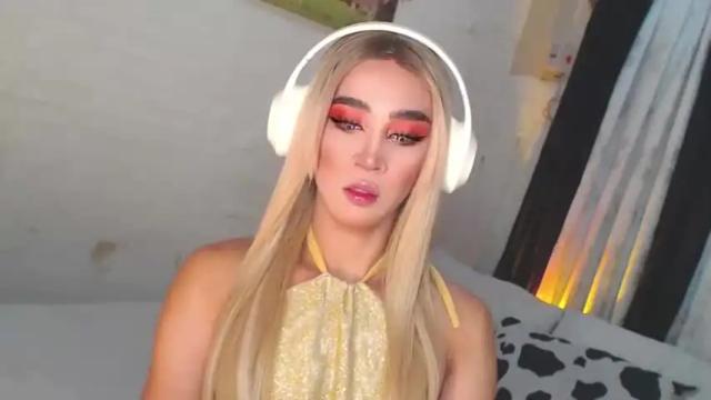 Image 6 of gia_derza18 Stream on Chaturbate on 16 months ago