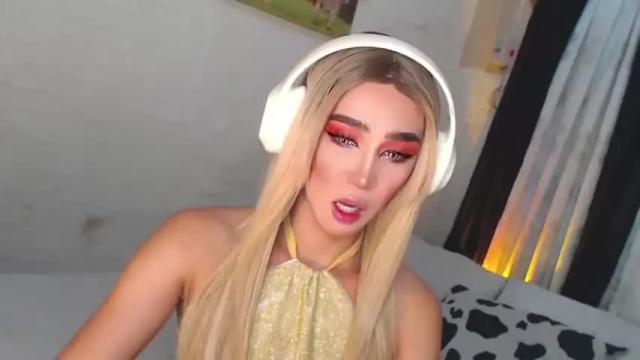 Image 7 of gia_derza18 Stream on Chaturbate on 16 months ago