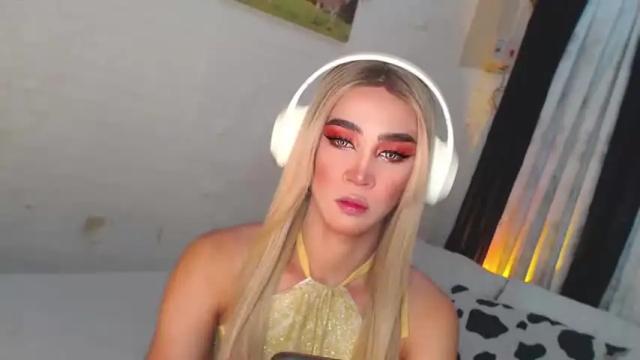 Image 8 of gia_derza18 Stream on Chaturbate on 16 months ago