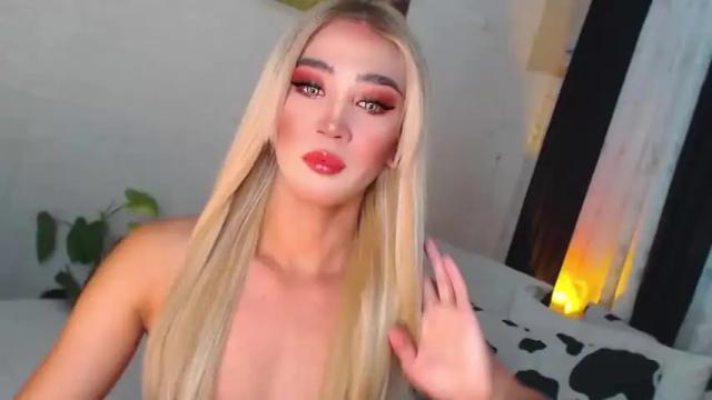 Image 11 of gia_derza18 Stream on Chaturbate on 16 months ago