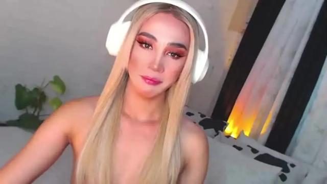 Image 7 of gia_derza18 Stream on Chaturbate on 13 months ago