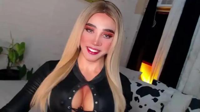 Image 4 of gia_derza18 Stream on Chaturbate on 13 months ago