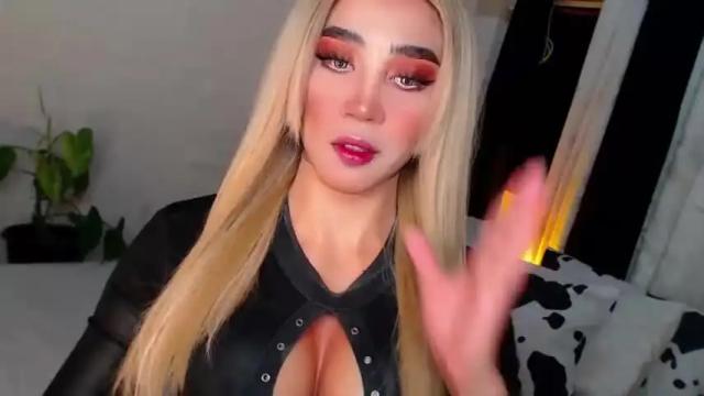 Image 6 of gia_derza18 Stream on Chaturbate on 13 months ago