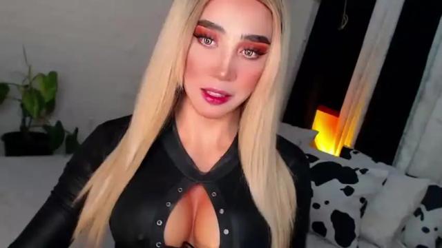 Image 7 of gia_derza18 Stream on Chaturbate on 13 months ago