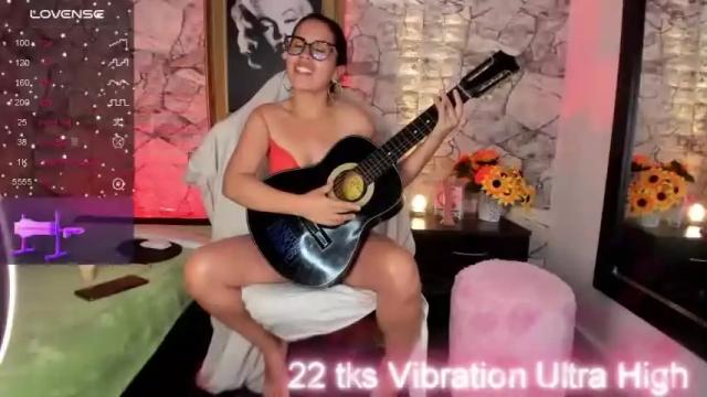 Image 10 of gia_green_ Stream on Chaturbate on 15 months ago