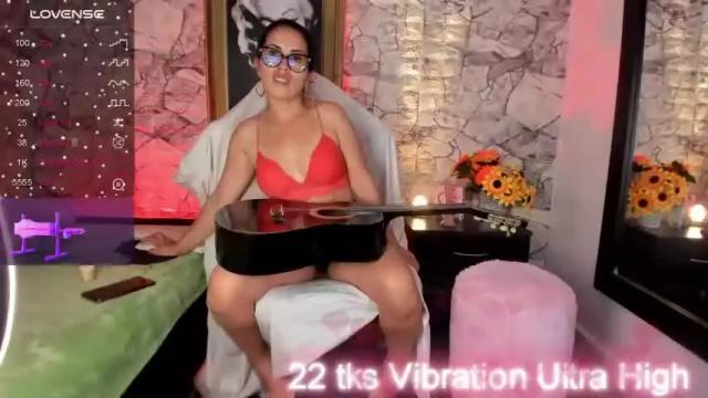 Image 11 of gia_green_ Stream on Chaturbate on 15 months ago