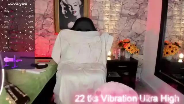 Image 2 of gia_green_ Stream on Chaturbate on 15 months ago