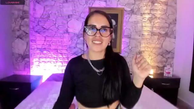 Image 3 of gia_green_ Stream on Chaturbate on 14 months ago