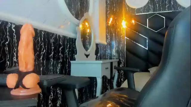 Image 10 of gia_hotwife Stream on Chaturbate on 27 days ago
