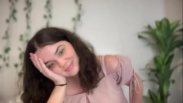 Image 4 of gia_is_horny Stream on Chaturbate on 18 months ago