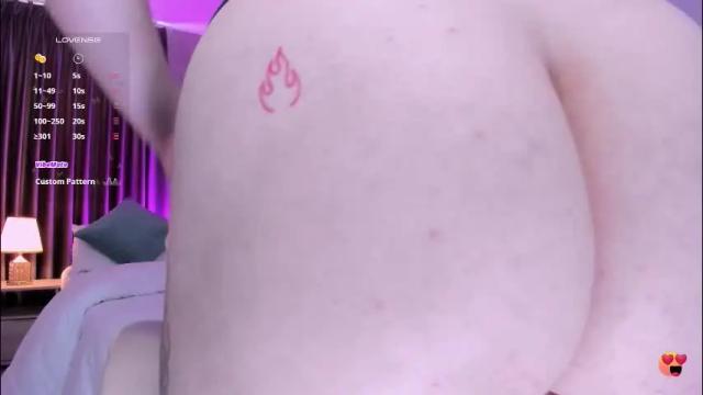 Image 8 of gia_lowry Stream on Chaturbate on 1 month ago