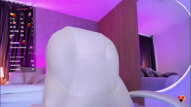 Image 6 of gia_lowry Stream on Chaturbate on 1 month ago
