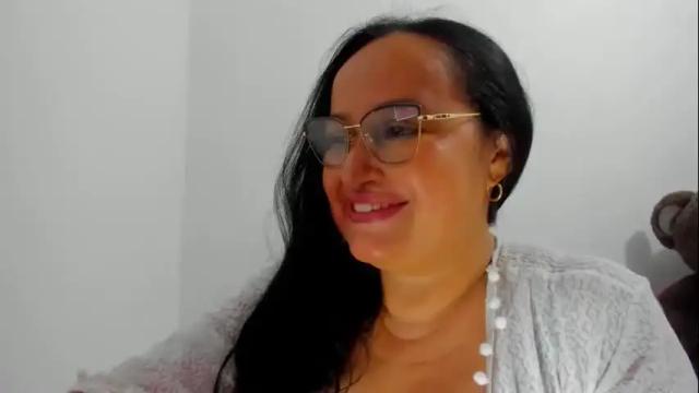 Image 3 of gia_nahomi Stream on Chaturbate on 1 month ago