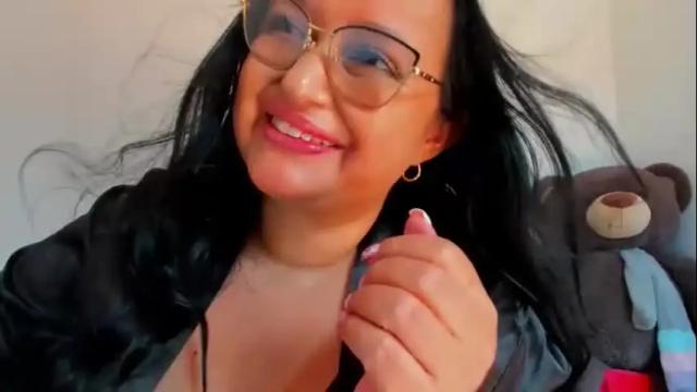 Image 2 of gia_nahomi Stream on Chaturbate on 1 month ago