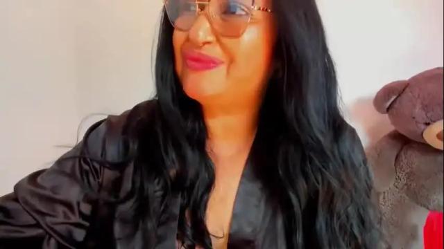 Image 4 of gia_nahomi Stream on Chaturbate on 1 month ago