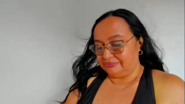 Image 10 of gia_nahomi Stream on Chaturbate on 22 days ago