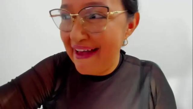 Image 6 of gia_nahomi Stream on Chaturbate on 6 days ago