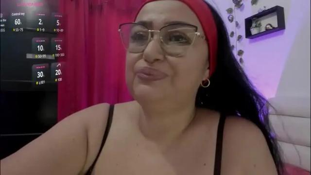 Image 4 of gia_nahomi Stream on Chaturbate on 1 month ago