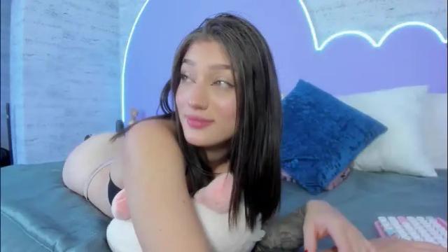 Image 2 of giaa_ross Stream on Chaturbate on 1 month ago