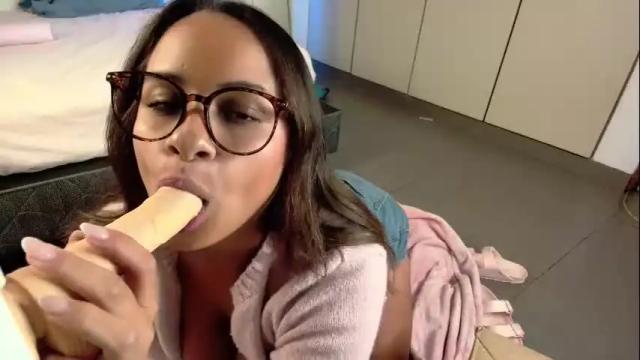 Image 7 of giablue20 Stream on Chaturbate on 3 months ago