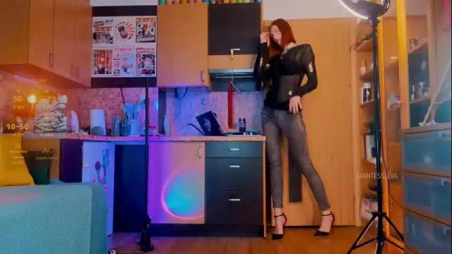 Image 4 of giantess_eva Stream on Chaturbate on 1 month ago