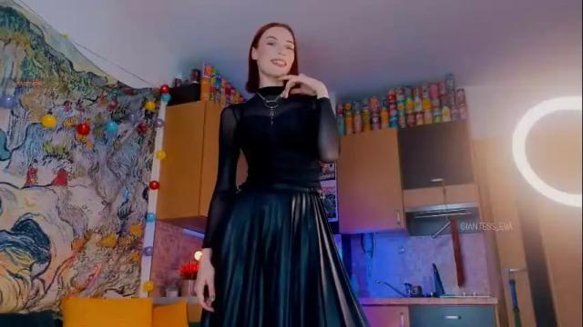 Image 7 of giantess_eva Stream on Chaturbate on 7 days ago