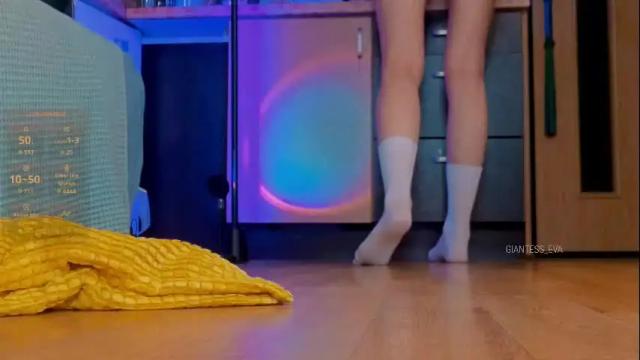 Image 3 of giantess_eva Stream on Chaturbate on 6 days ago
