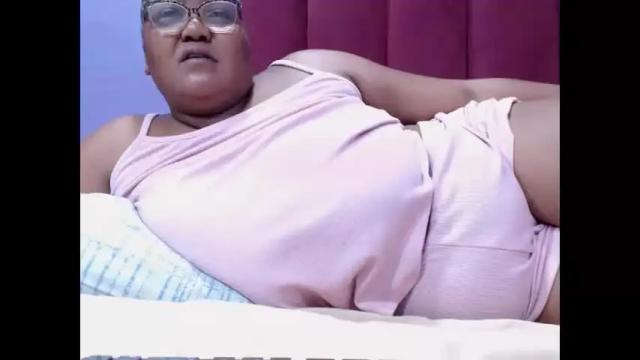 Image 6 of gianttitts Stream on Chaturbate on 2 months ago