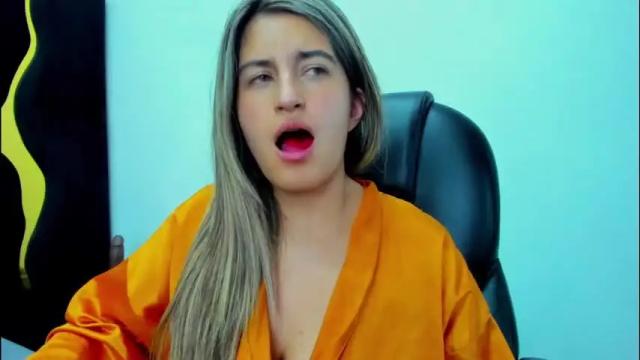 Image 3 of giaroussel Stream on Chaturbate on 2 months ago