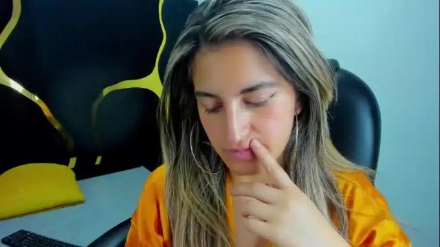 Image 4 of giaroussel Stream on Chaturbate on 1 month ago