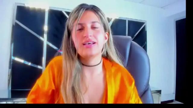 Image 6 of giaroussel Stream on Chaturbate on 15 days ago